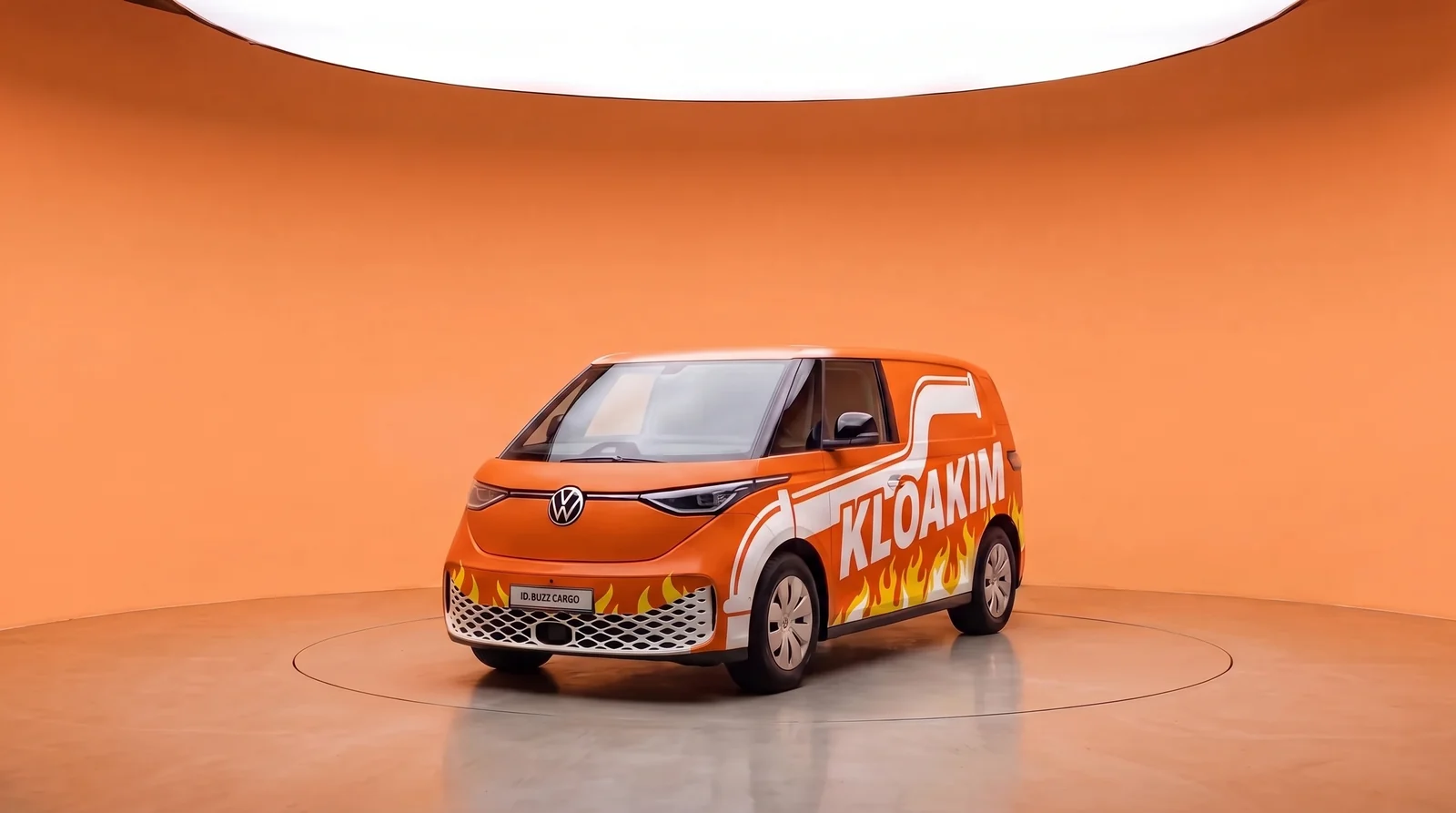 Den vilde: KloaKims foliering, hele bilen i orange med rør og flammer